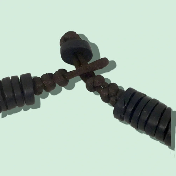 Vintage Unsigned Large Black Flat Bead Geometric Graduated Necklace - Picture 4 of 5